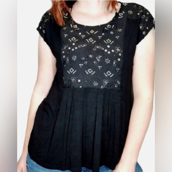 Anthropologie Akemi + Kin Embroidered Black Top Size Small - Picture 9 of 9